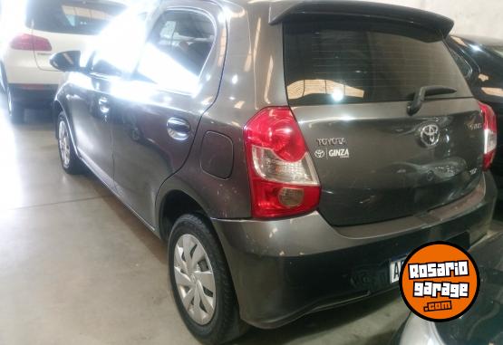 Autos - Toyota Etios 2022 Nafta 124000Km - En Venta