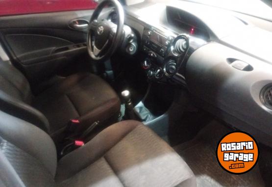 Autos - Toyota Etios 2022 Nafta 124000Km - En Venta