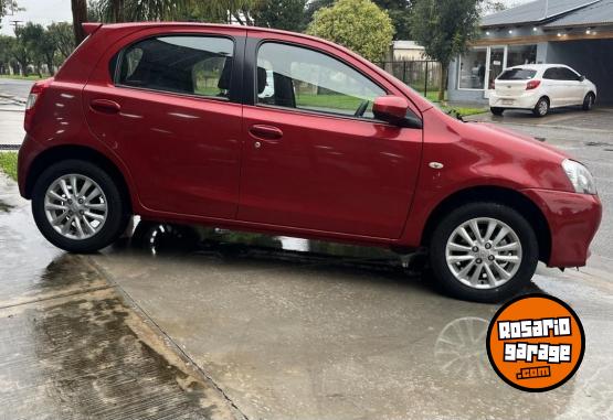 Autos - Toyota ETIOS XLS 2014 Nafta 45000Km - En Venta