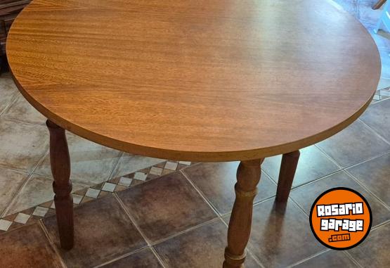 Hogar - Mesa circular de madera - En Venta