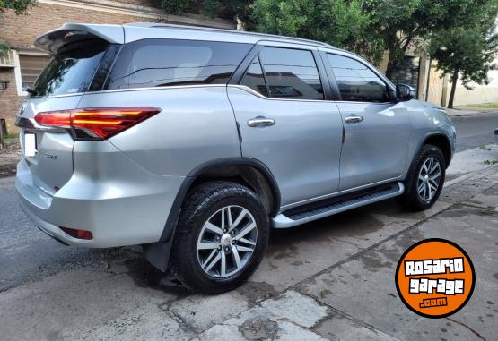 Camionetas - Toyota SW4 SRX AT. 2017 Diesel 137500Km - En Venta