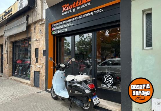 Motos - Motomel STRATO EURO 150 2023 Nafta 9000Km - En Venta