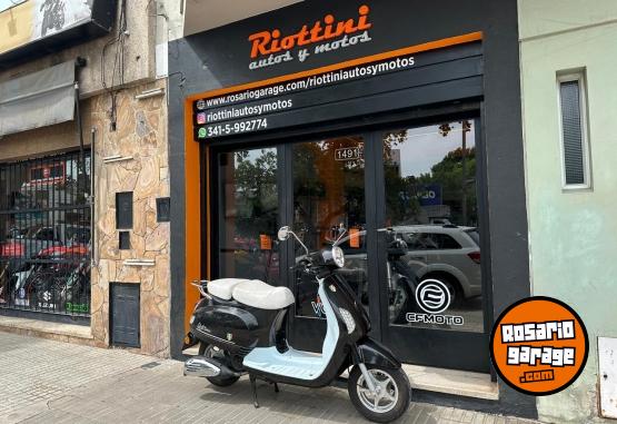 Motos - Motomel STRATO EURO 150 2023 Nafta 9000Km - En Venta