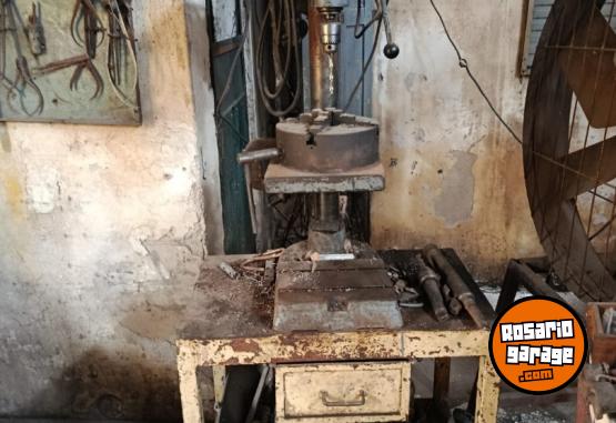 Herramientas - VENDO Torno - Limadora - Agujereadora - Puente gr�a - Mesa trabajo - Morza - Piedra trif�sica - En Venta