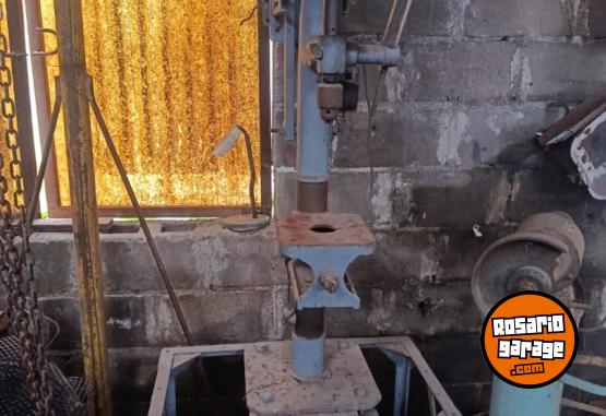 Herramientas - VENDO Torno - Limadora - Agujereadora - Puente gr�a - Mesa trabajo - Morza - Piedra trif�sica - En Venta