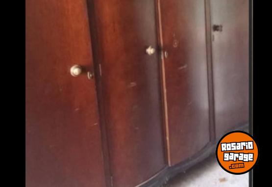 Hogar - VENDO ROPERO 4 PUERTAS ANTIGUO - En Venta