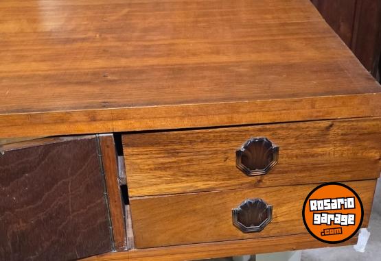 Hogar - VENDO ROPERO 4 PUERTAS ANTIGUO - En Venta