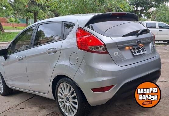 Autos - Ford Fiesta kinetic SE 2015 Nafta 80000Km - En Venta