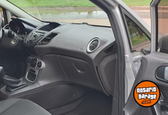 Autos - Ford Fiesta kinetic SE 2015 Nafta 80000Km - En Venta