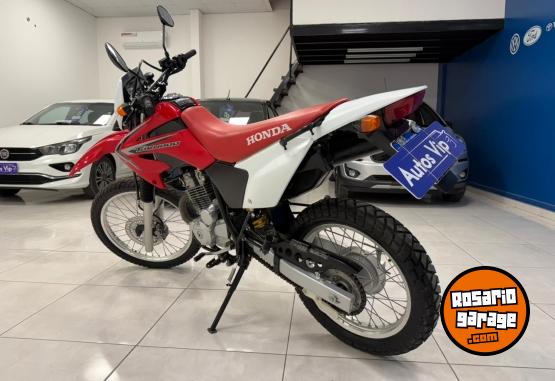 Motos - Honda TORNADO XR 250 2017 Nafta 14000Km - En Venta