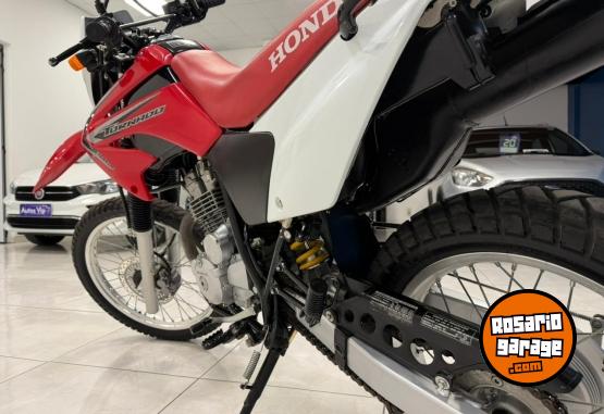 Motos - Honda TORNADO XR 250 2017 Nafta 14000Km - En Venta