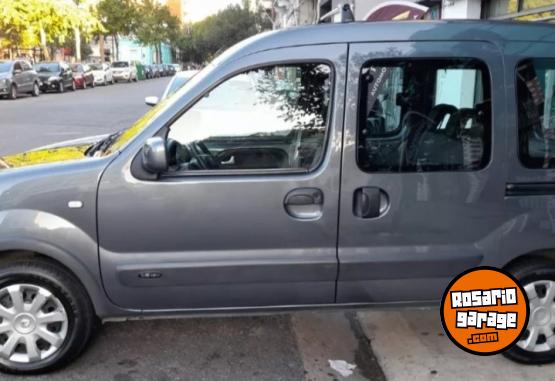 Utilitarios - Renault Kangoo 2015 GNC 137100Km - En Venta