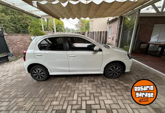 Autos - Toyota Etios XLs pack 2022 Nafta 67000Km - En Venta