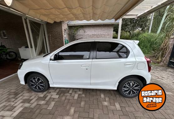 Autos - Toyota Etios XLs pack 2022 Nafta 67000Km - En Venta