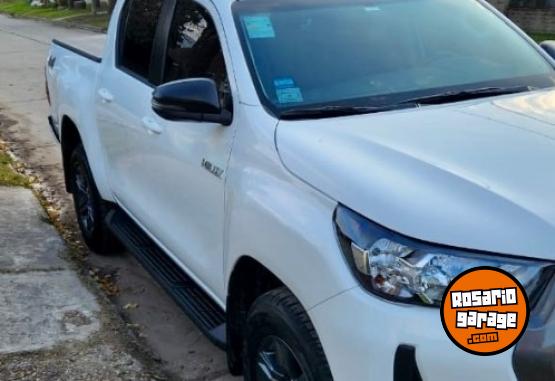 Camionetas - Toyota Hilux 2024 Diesel 60000Km - En Venta