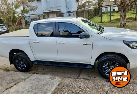 Camionetas - Toyota Hilux 2024 Diesel 60000Km - En Venta