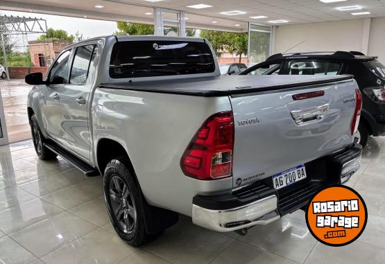 Camionetas - Toyota HILUX SR MT 4X2 2024 Diesel 67000Km - En Venta
