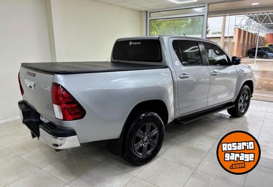 Camionetas - Toyota HILUX SR MT 4X2 2024 Diesel 67000Km - En Venta