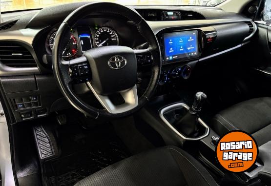Camionetas - Toyota HILUX SR MT 4X2 2024 Diesel 67000Km - En Venta