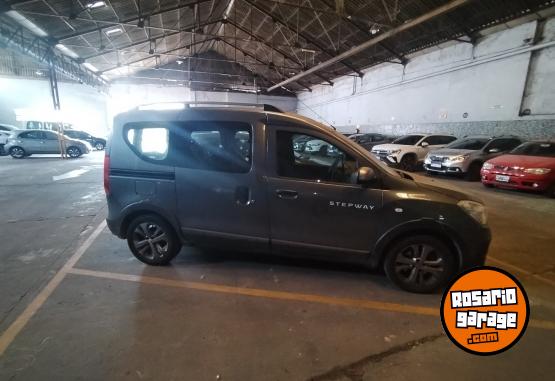 Utilitarios - Renault Kangoo Stepway 2022 Diesel 70000Km - En Venta