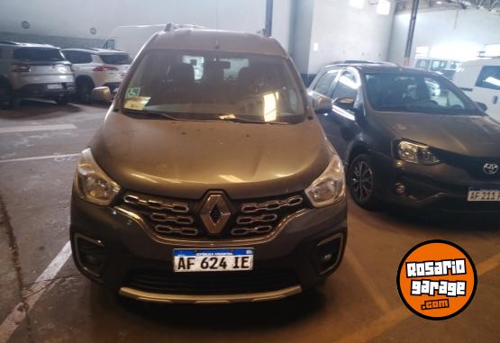 Utilitarios - Renault Kangoo Stepway 2022 Diesel 70000Km - En Venta