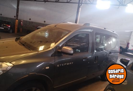 Utilitarios - Renault Kangoo Stepway 2022 Diesel 70000Km - En Venta