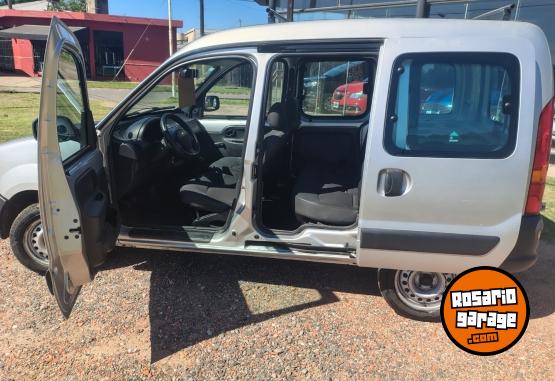 Utilitarios - Renault Kangoo 5as 2 p/lateral 2017 Nafta 190000Km - En Venta