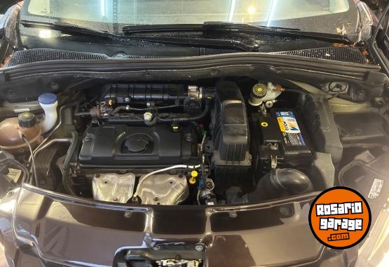 Autos - Peugeot 208 2015 Nafta 140000Km - En Venta