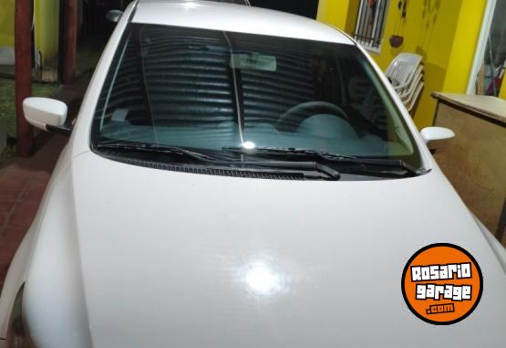Autos - Volkswagen Gol trend 2011 Nafta 143000Km - En Venta