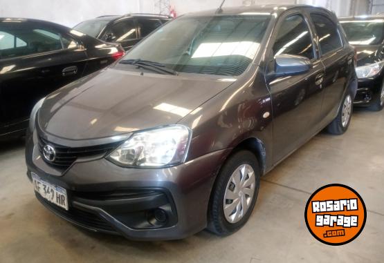 Autos - Toyota Etios 2022 Nafta 124000Km - En Venta
