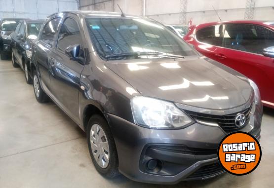 Autos - Toyota Etios 2022 Nafta 124000Km - En Venta