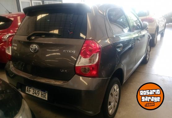 Autos - Toyota Etios 2022 Nafta 124000Km - En Venta