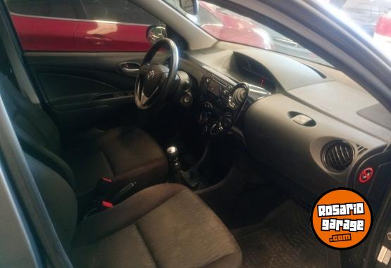 Autos - Toyota Etios 2022 Nafta 124000Km - En Venta