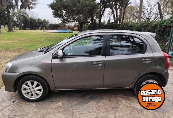 Autos - Toyota Etios xls 2017 Nafta 60000Km - En Venta