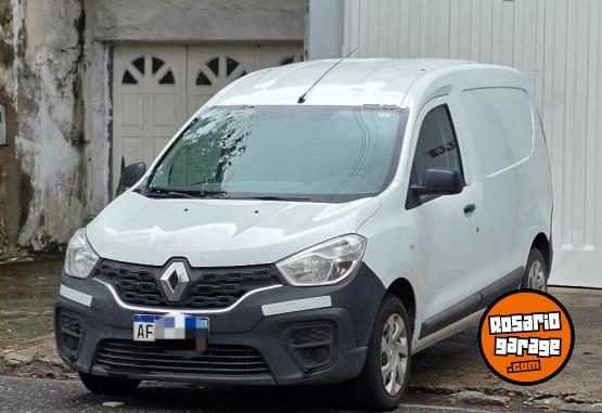 Utilitarios - Renault Kangoo 2021 Nafta 82000Km - En Venta