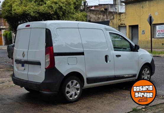 Utilitarios - Renault Kangoo 2021 Nafta 82000Km - En Venta