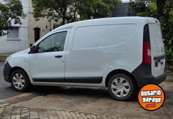 Utilitarios - Renault Kangoo 2021 Nafta 82000Km - En Venta