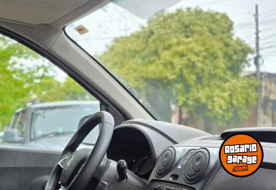 Utilitarios - Renault Kangoo 2021 Nafta 82000Km - En Venta