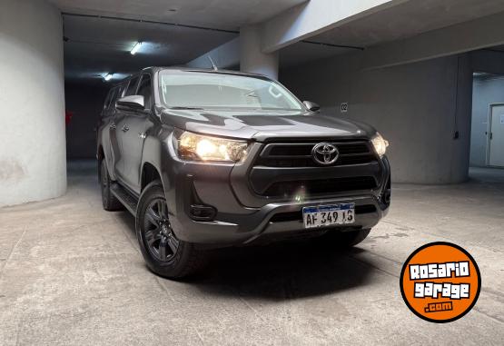Camionetas - Toyota Hilux SR 2022 Diesel 51000Km - En Venta