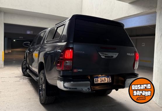 Camionetas - Toyota Hilux SR 2022 Diesel 51000Km - En Venta