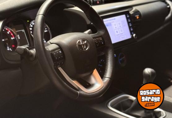 Camionetas - Toyota Hilux SR 2022 Diesel 51000Km - En Venta