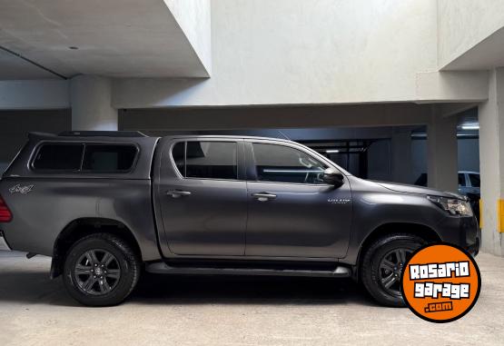 Camionetas - Toyota Hilux SR 2022 Diesel 51000Km - En Venta