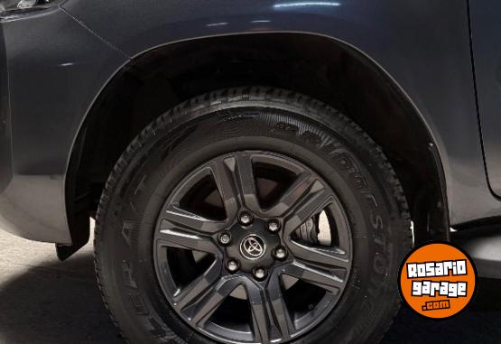 Camionetas - Toyota Hilux SR 2022 Diesel 51000Km - En Venta
