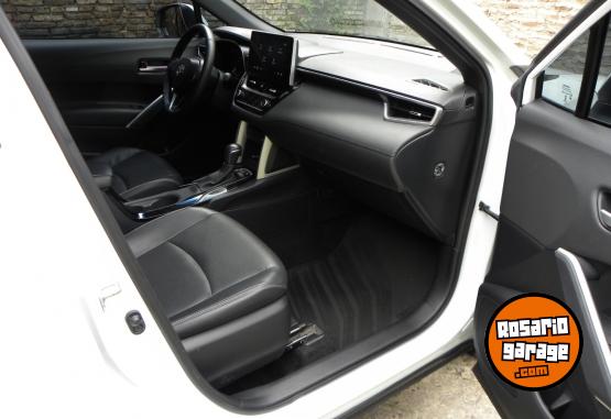 Autos - Toyota Corolla Cross SEG Hibr. 2022 Electrico / Hibrido 59000Km - En Venta