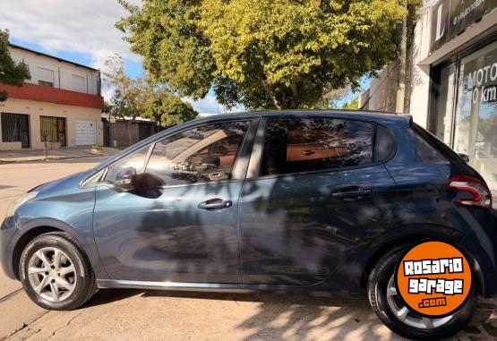 Autos - Peugeot 208 allure touchscreen1.5 2015 Nafta 100000Km - En Venta