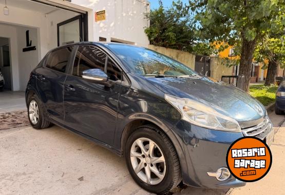Autos - Peugeot 208 allure touchscreen1.5 2015 Nafta 100000Km - En Venta