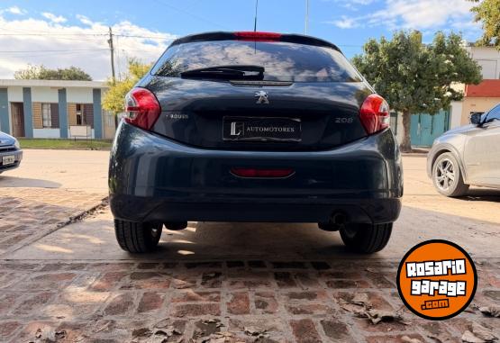 Autos - Peugeot 208 allure touchscreen1.5 2015 Nafta 100000Km - En Venta