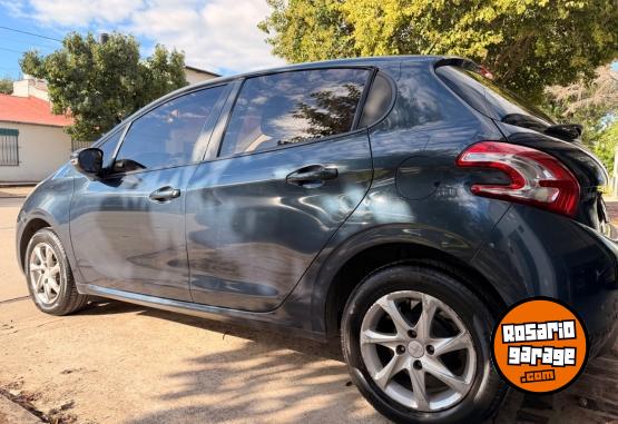 Autos - Peugeot 208 allure touchscreen1.5 2015 Nafta 100000Km - En Venta