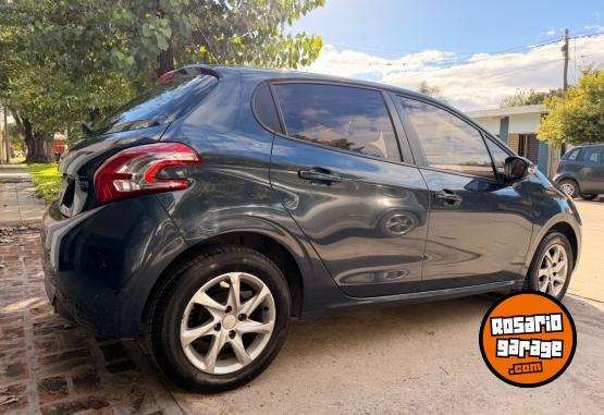 Autos - Peugeot 208 allure touchscreen1.5 2015 Nafta 100000Km - En Venta