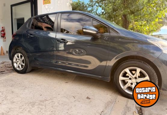 Autos - Peugeot 208 allure touchscreen1.5 2015 Nafta 100000Km - En Venta